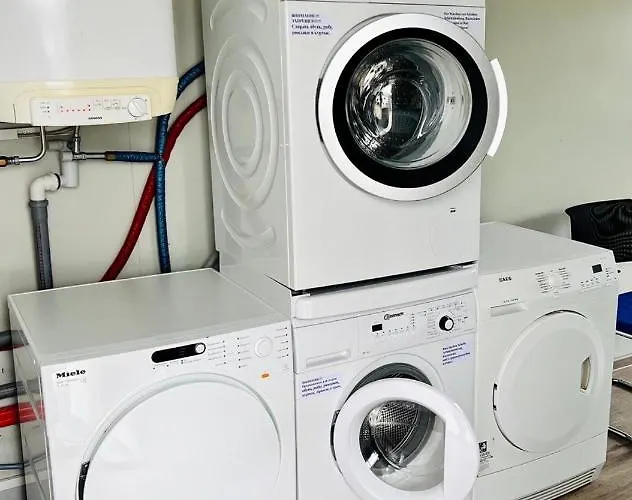 Neuwertiges Mit Schnellem Wlan, Netflix, Glasfaser, Kostenlose Privatparkplatz Auch Fuer Transporter Geeignet R8 * Freiberg am Neckar