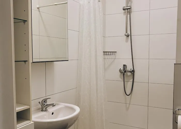 Neuwertiges Mit Schnellem Wlan, Netflix, Glasfaser, Kostenlose Privatparkplatz Auch Fuer Transporter Geeignet R8 * Freiberg am Neckar